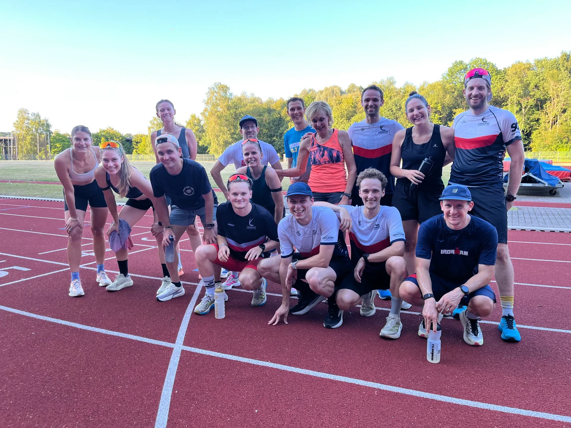 Groupe de membres Cariboost à l'entraînement sur la piste